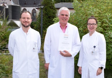 Oberarzt Dr. med. C. Stapf, Chefarzt PD Dr. med. K. Ehlenz und Oberärztin Dr. med. T. Hoffmann