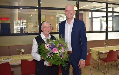 Hausoberin Sr. Theresa und Geschäftsführer Andreas Leipert